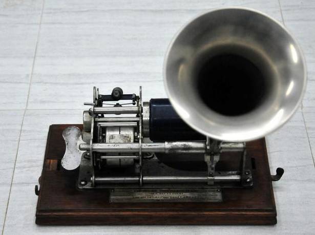 1897 Gramophone at the museum 1897 Gramophone at the Museum