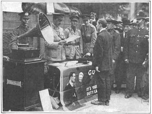 A recruiting station in Britain uses a phonograph to help drum up business in 1915. Image: Scientific American, November 6, 1915 War Phonograph 1